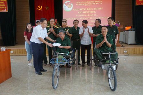 Ngày vui tại các trung tâm thương binh ở Hà Nam, Ninh Bình, Thái Bình