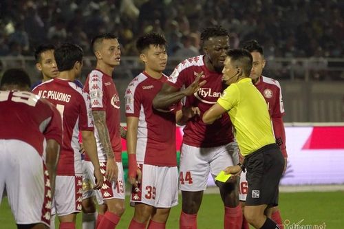 Vòng 11 V-League: Trọng tài lại gây bão, Sài Gòn bất bại