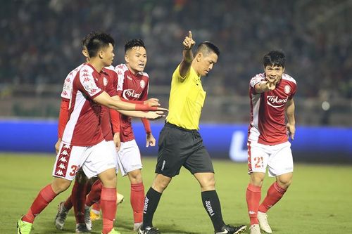 TPHCM yêu cầu VFF thay Trưởng Ban trọng tài