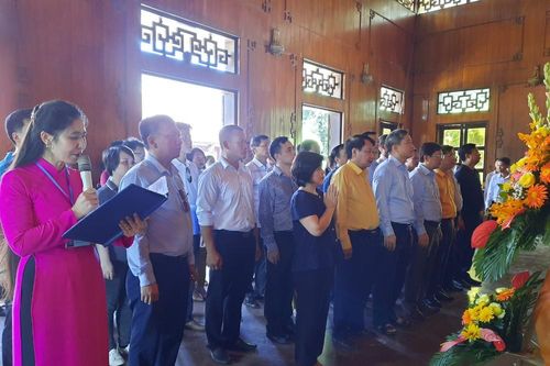 Ủy ban Trung ương Mặt trận Tổ quốc Việt Nam dâng hoa, dâng hương tưởng niệm Chủ tịch Hồ Chí Minh