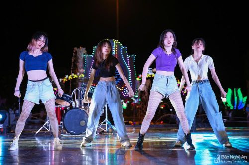 Lễ hội biểu diễn âm nhạc đường phố ở phố biển Cửa Lò