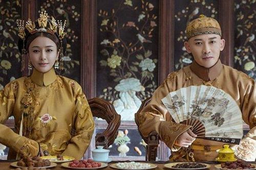 Thú ăn uống của hoàng đế Trung Hoa xưa: Hàng ngàn cao lương mỹ vị và những cách ăn 'quái đản'