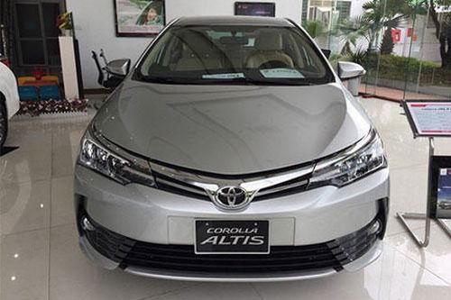 Toyota Corolla Altis giảm giá cực mạnh tại VN, xuống mức 'đáy' mới đe dọa Mazda 3, Honda Civic
