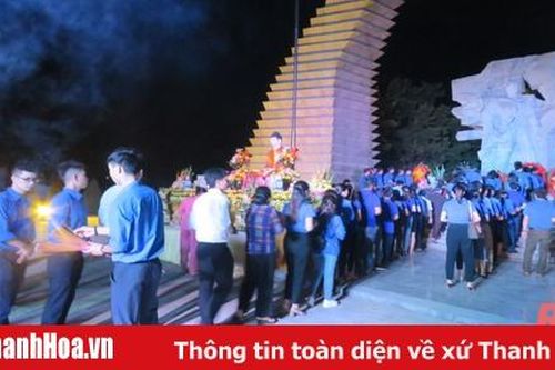 Cầu siêu, thắp nến tri ân các anh hùng liệt sỹ tại Nghĩa trang Liệt sỹ Hàm Rồng