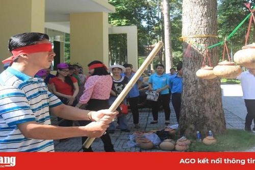 Khối thi đua 1 tổ chức giao lưu, về nguồn và sinh hoạt chuyên đề
