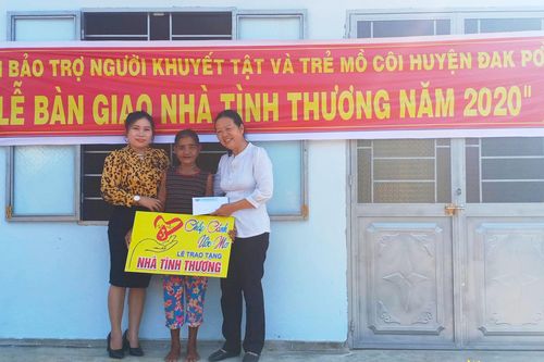 Trao nhà tình thương cho hộ nghèo huyện Đak Pơ