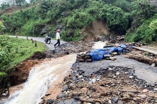 Bát Xát: Khó khăn khắc phục đường giao thông sau mưa lũ