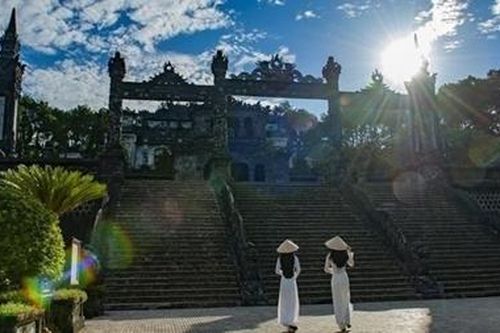 Bắc và Trung Bộ nắng nóng 'đỏ rực' ngày cuối tuần