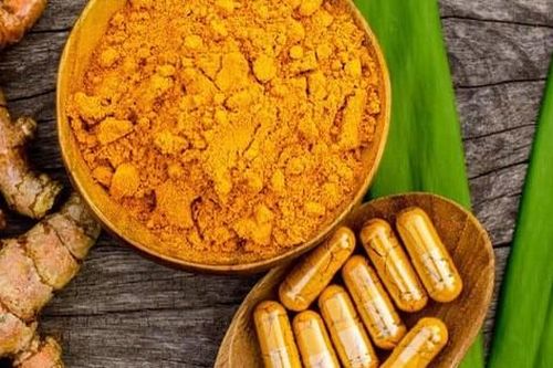 Nấu ăn mà bị vết nghệ dính trên tay thì thật khó chịu, vậy thì học ngay mẹo này để tẩy sạch bay!