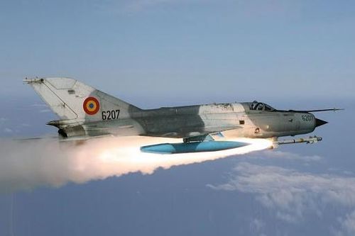 Phiên bản MiG-21 đặc biệt của NATO vừa lao lên chặn máy bay ném bom Nga
