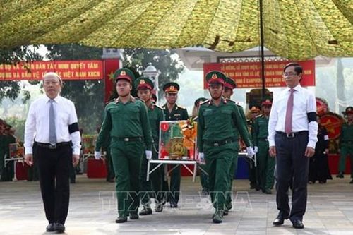 Truy điệu, an táng 149 hài cốt liệt sĩ quân tình nguyện Việt Nam từ chiến trường Campuchia
