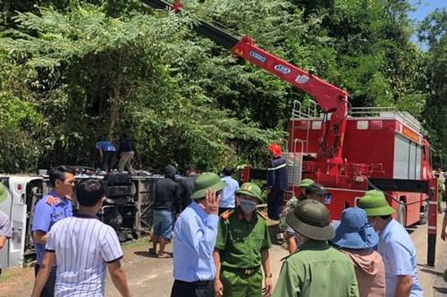 Chủ tịch Quảng Bình trực tiếp chỉ đạo cứu hộ vụ tai nạn khiến 13 người tử vong