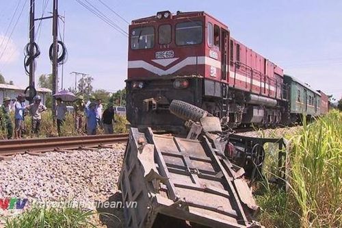 Nghệ An: Băng qua đường sắt, một phụ nữ bị tàu đâm tử vong