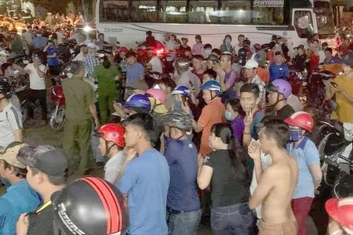 Cô gái truy hô bị bắt cóc, người dân vây đánh 3 thanh niên