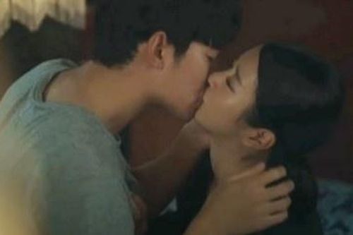 Nụ hôn của Kim Soo Hyun và Seo Ye Ji