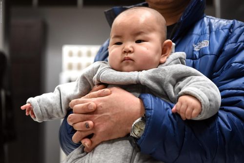 Chính sách hai con giúp trẻ em Trung Quốc được theo họ mẹ