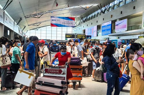 Sân bay Đà Nẵng tấp nập, các hãng hàng không tăng chuyến