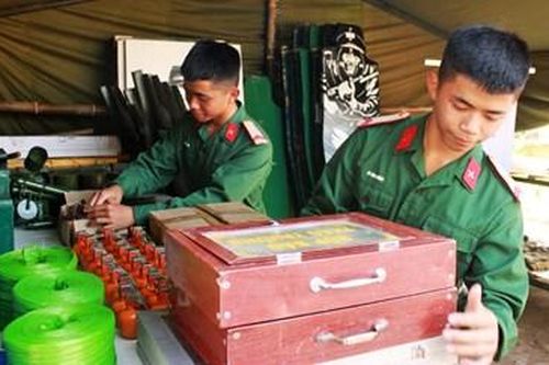 Hai anh em sinh đôi ở một đơn vị