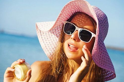 Đây là lý do bạn nhất định phải đeo kính râm khi ra nắng
