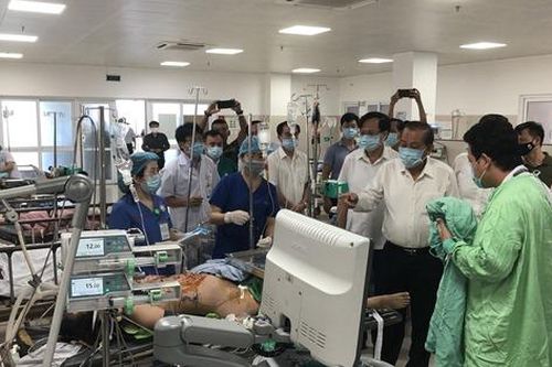 Vụ lật xe khách tại Quảng Bình: PTT Trương Hòa Bình yêu cầu tập trung tối đa cứu chữa nạn nhân