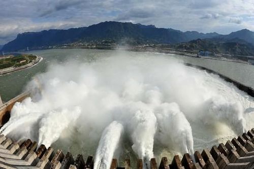 Lạnh nhìn đập Tam Hiệp: Trái bom nổ chậm