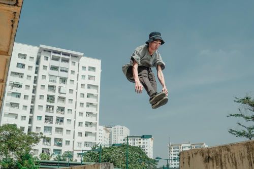 Từ parkour đến vai chính phim 'Ròm'