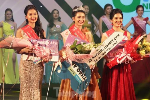 Nữ sinh viên Đại học Ngoại ngữ Huế đoạt Quán quân 'Hoa khôi Đại học Huế 2020'