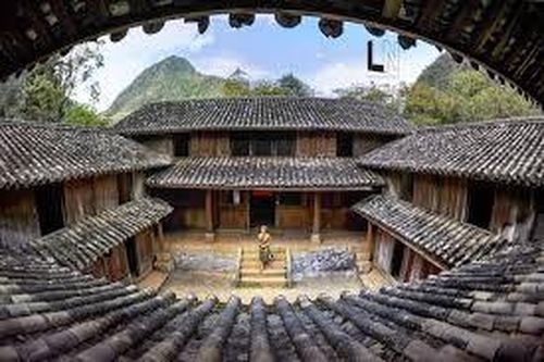 Những bí mật về dinh thự của Vua Mèo