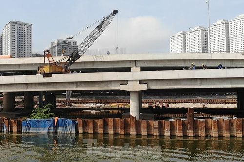 Cận cảnh cầu vượt hồ 314 tỷ đồng sắp hoàn thành ở Hà Nội