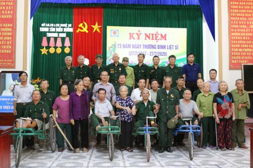 Tập đoàn Him Lam, báo Tiền Phong trao quà tri ân Thương bệnh binh nặng Nghệ An