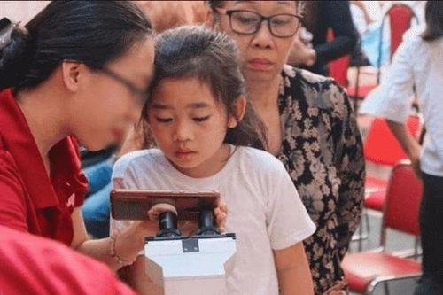 Showbiz 26/7: Hình ảnh con gái Mai Phương cùng bà nội trong ngày bế giảng gây 'sốt'