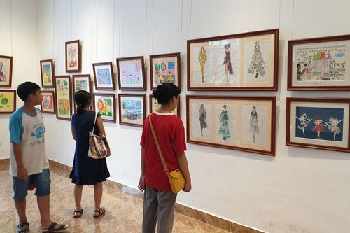 Triển lãm tranh của 40 họa sĩ nhí