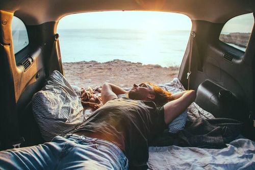 Bí quyết ngủ qua đêm an toàn trên xe