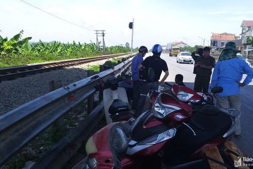 Băng qua đường sắt, người phụ nữ ở Nghệ An bị tàu tông tử vong
