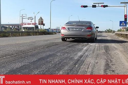 Khắc phục hiện tượng hằn lún vệt bánh xe ở nút giao tuyến tránh TP Hà Tĩnh
