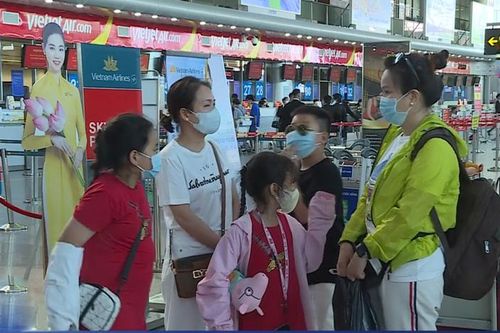Tăng tối đa các chuyến bay giải tỏa khách khỏi 'điểm nóng' Đà Nẵng