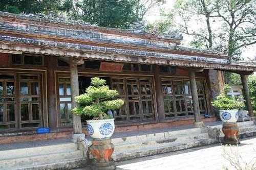 Điện thiêng xứ Huế gắn với tích rùa thần trả chén ngọc cho vua Minh Mạng