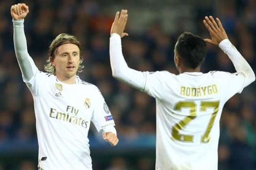 KHÓ TIN: Đồng đội ở Real Madrid gọi Modric bằng... bố