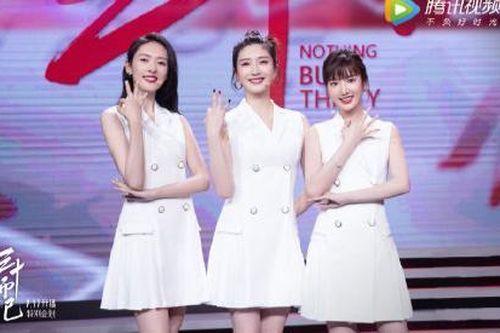 Giang Sơ Ảnh, Đồng Dao, Mao Hiểu Đồng cùng nhảy múa, cả ba khiến khán giả ngưỡng mộ chỉ vì điểm này