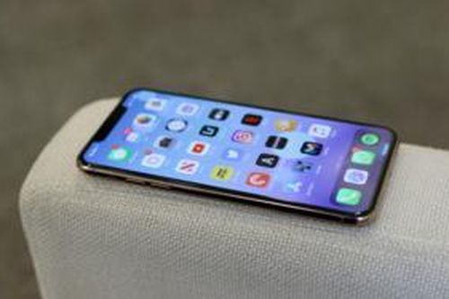 Vì sao Apple tình nguyện đưa những chiếc iPhone kém bảo mật cho hacker?