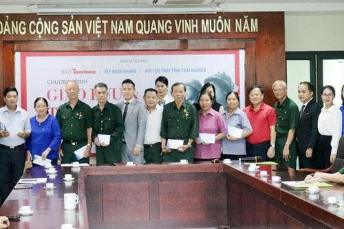 Tặng 30 suất quà cho cựu TNXP