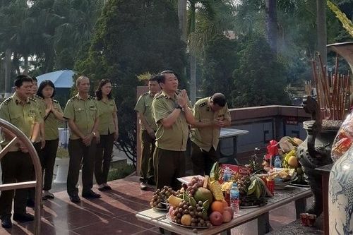 QLTT Hà Nội: Dâng hương, tưởng nhớ tri ân các Anh hùng, liệt sỹ