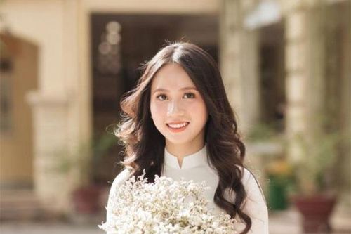 Vẻ đẹp thướt tha của nữ sinh THPT Việt Đức trong tà áo dài