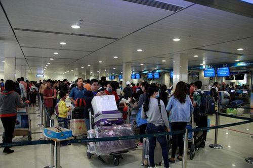 Kiểm dịch y tế tại sân bay Tân Sơn Nhất đối với chuyến bay đến từ Đà Nẵng