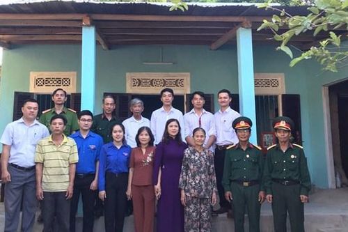 Huế: Bàn giao nhà Đại đoàn kết cho gia đình chính sách