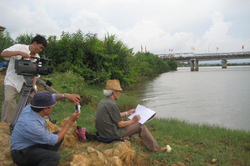 Người thắp nến