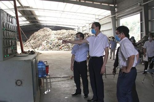Phó Chủ tịch Phùng Khánh Tài giám sát công tác môi trường tại Nghệ An