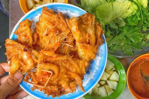 Bánh tôm và loạt món ngon hút giới trẻ Hà Nội ngày hè