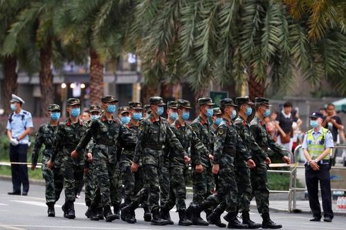 Sau 35 năm, cờ Mỹ bị hạ xuống lần cuối tại lãnh sự quán ở Thành Đô