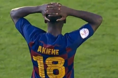 Cầu thủ trẻ Barca gục ngã sau quyết định của trọng tài